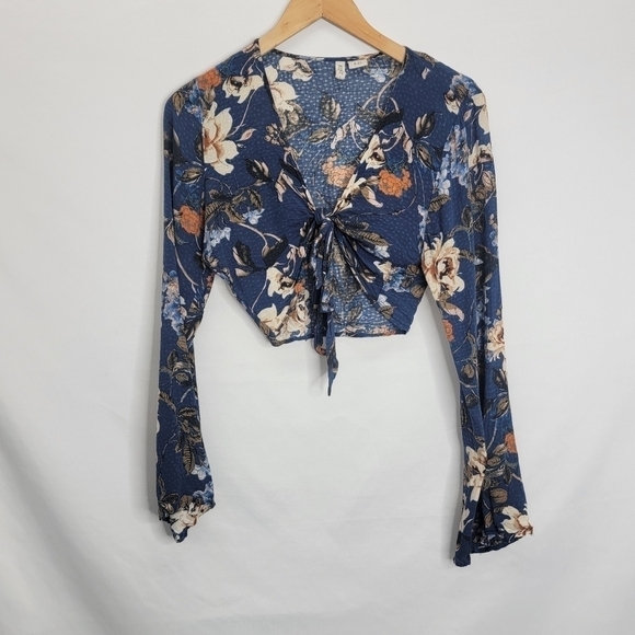 𝅺SKY and Sparrow Floral Front Tie Crop Long Sleeve - Picture 2 of 14